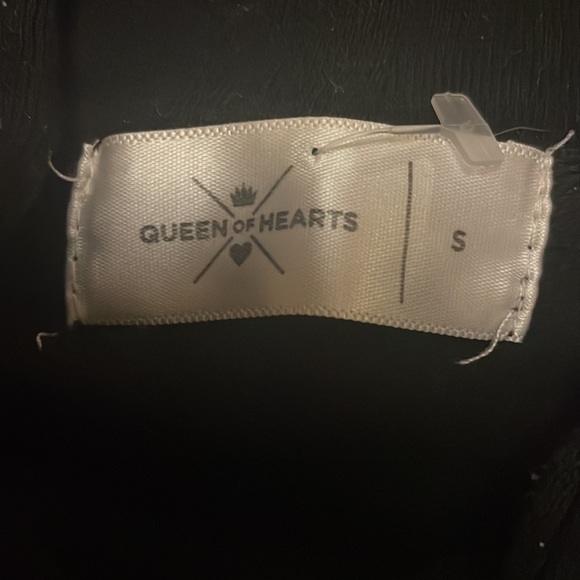 Queen of Hearts Black Cropped Hoodie with Ribbon Draw String - Picture 3 of 5